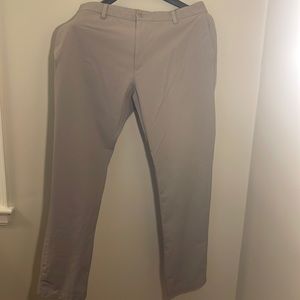 Vineyard vine on the go men's tan pants